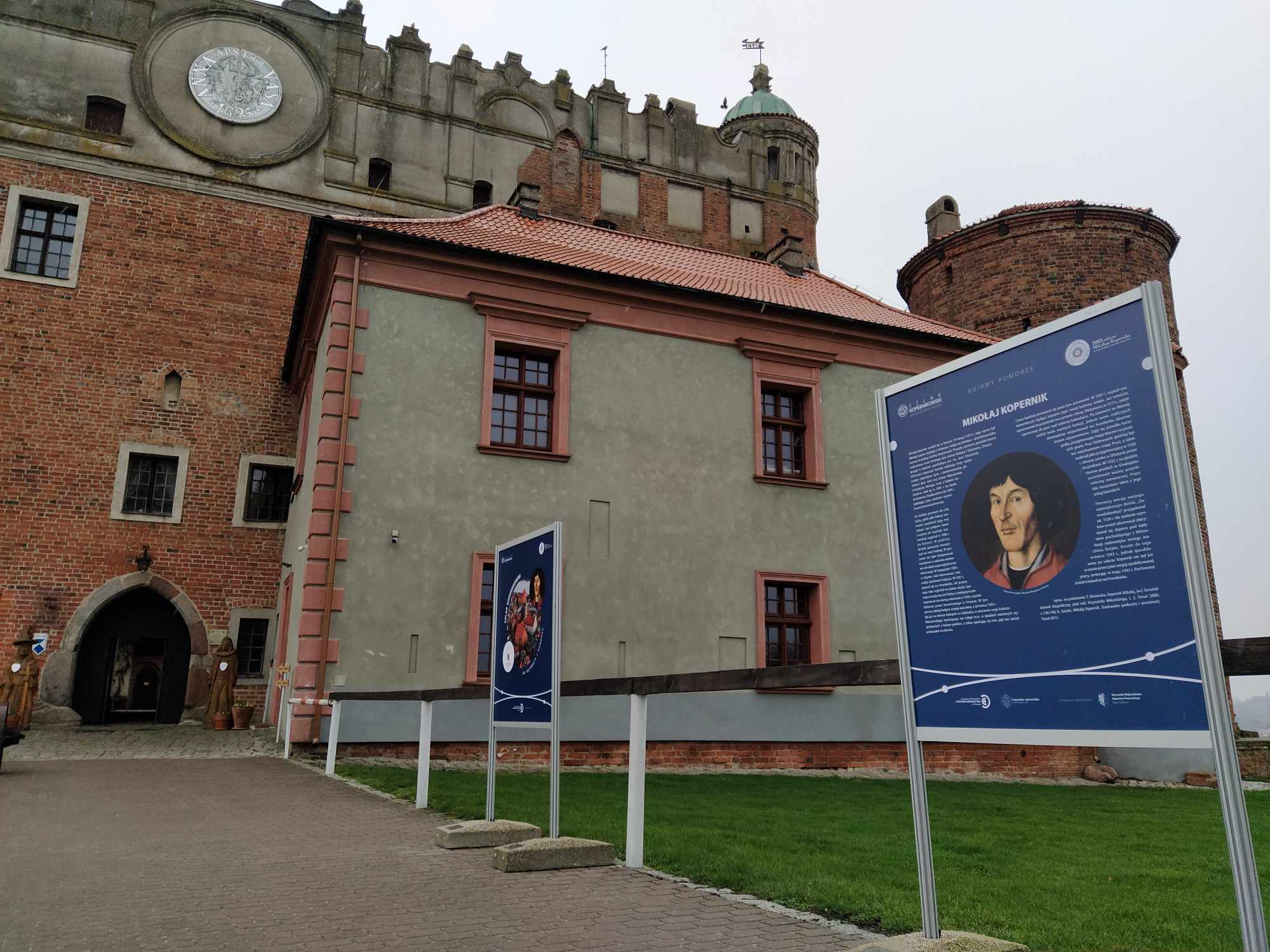 Zdjęcie pokazujące ekspozycję wystawy Szlak Kopernikowski na Kujawach i Pomorzu w Ciechocinku